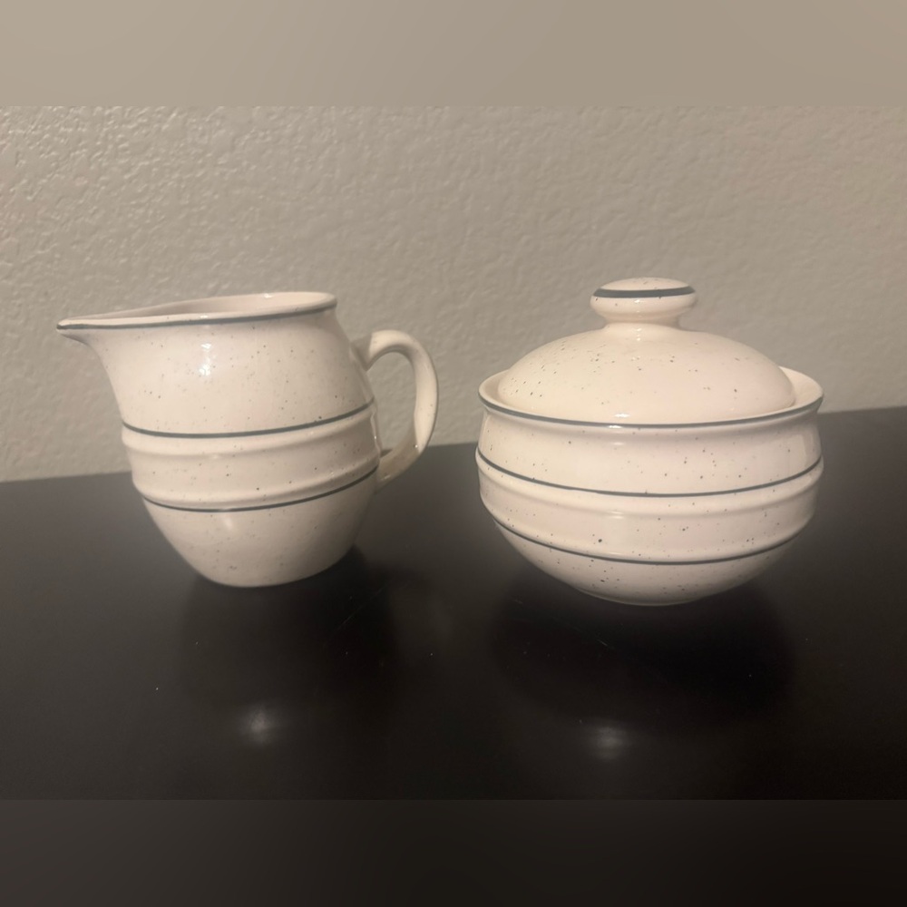 Country Crock Cream Ceramic Sugar and Creamer Set